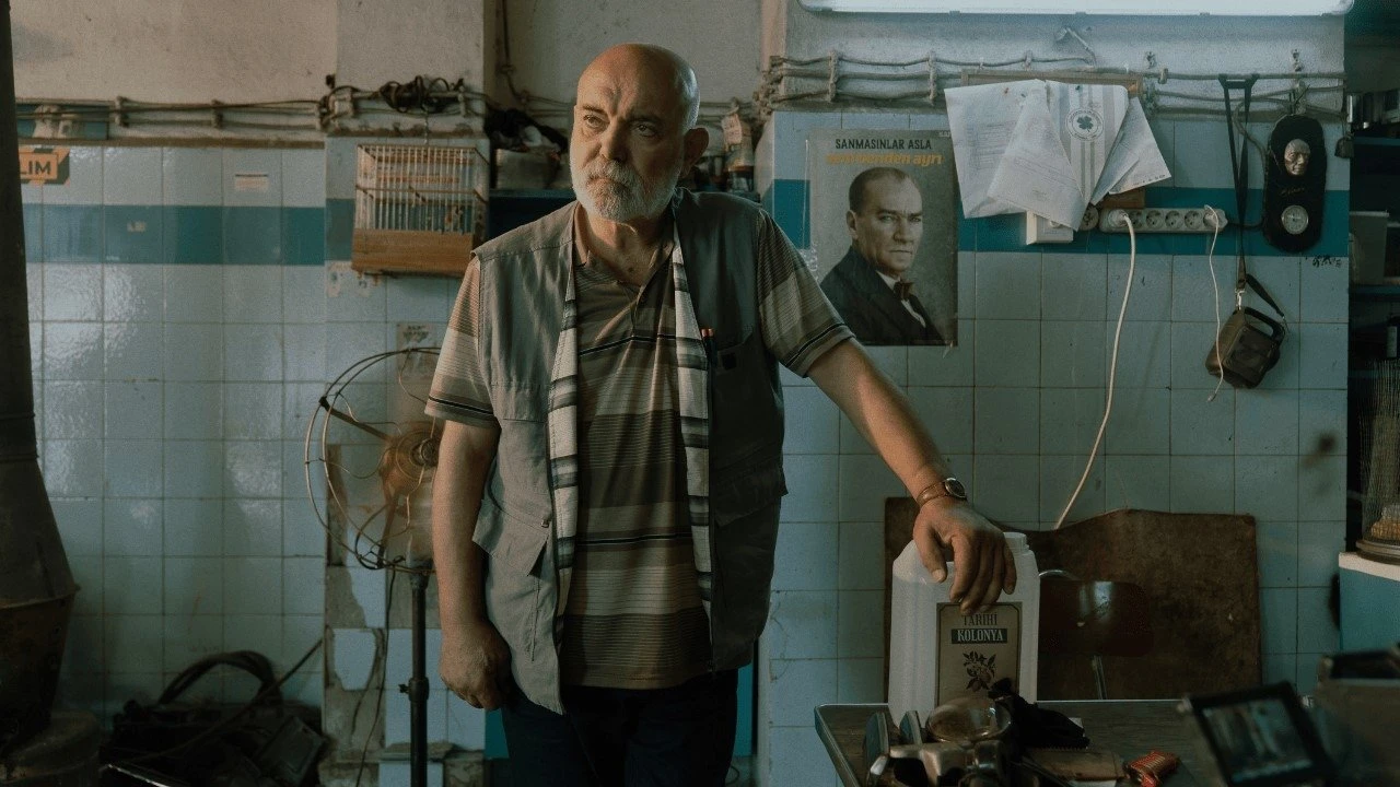 Phim Người Bị Bỏ Rơi - Metruk Adam/Abandoned Man (2025)